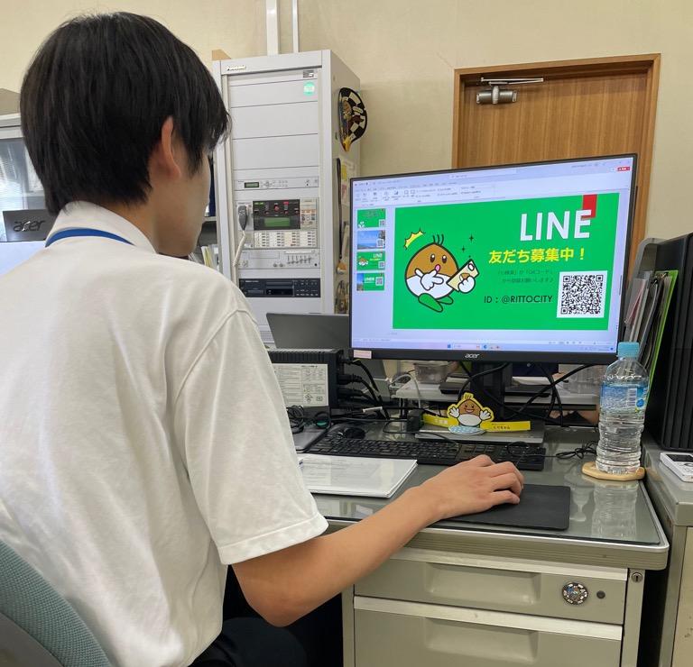 デザイン作成に取り組む様子
