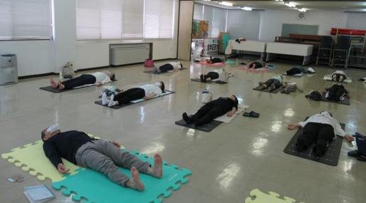 リラックスする参加者のみなさん