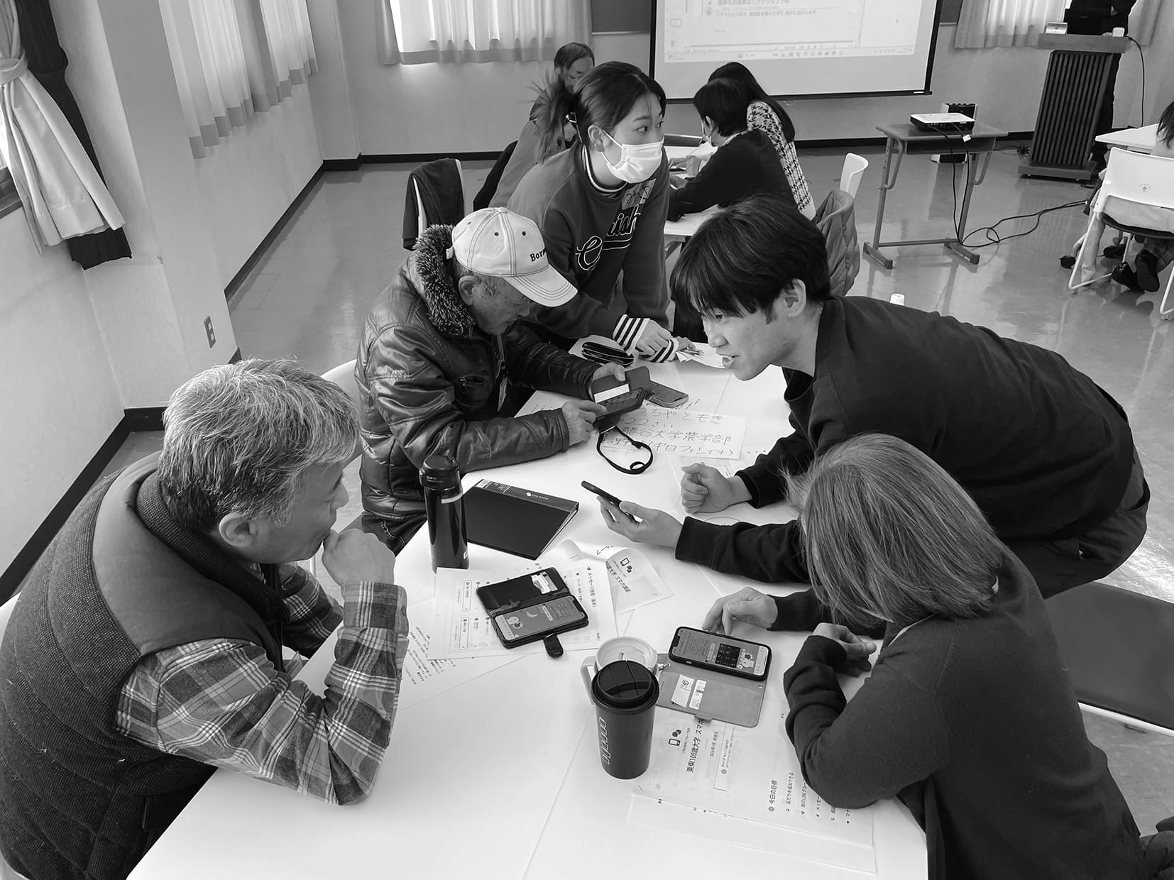 100歳大学 龍谷大学生との交流(スマホ講座)