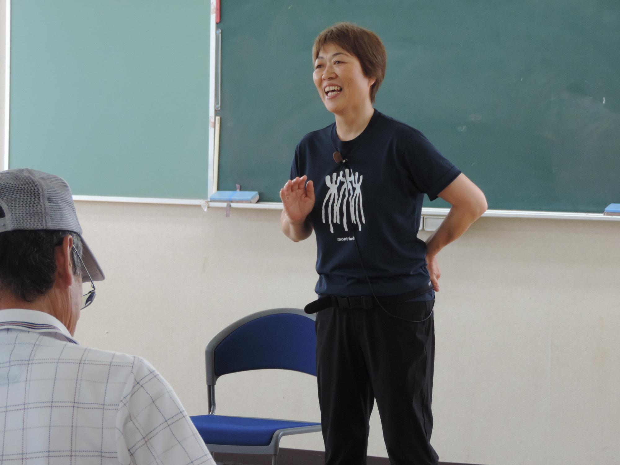 講師の奥村ひろみ先生