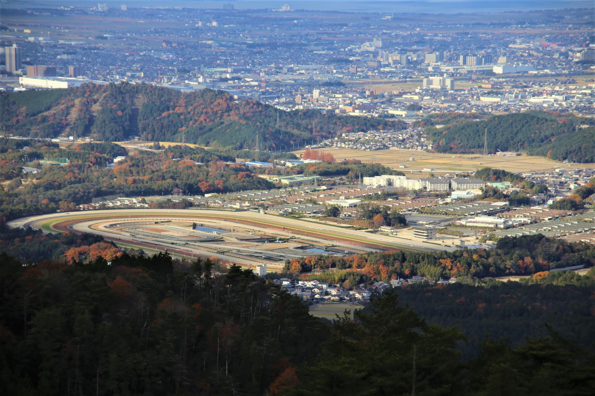 金勝山からの栗東トレーニング・センター遠景