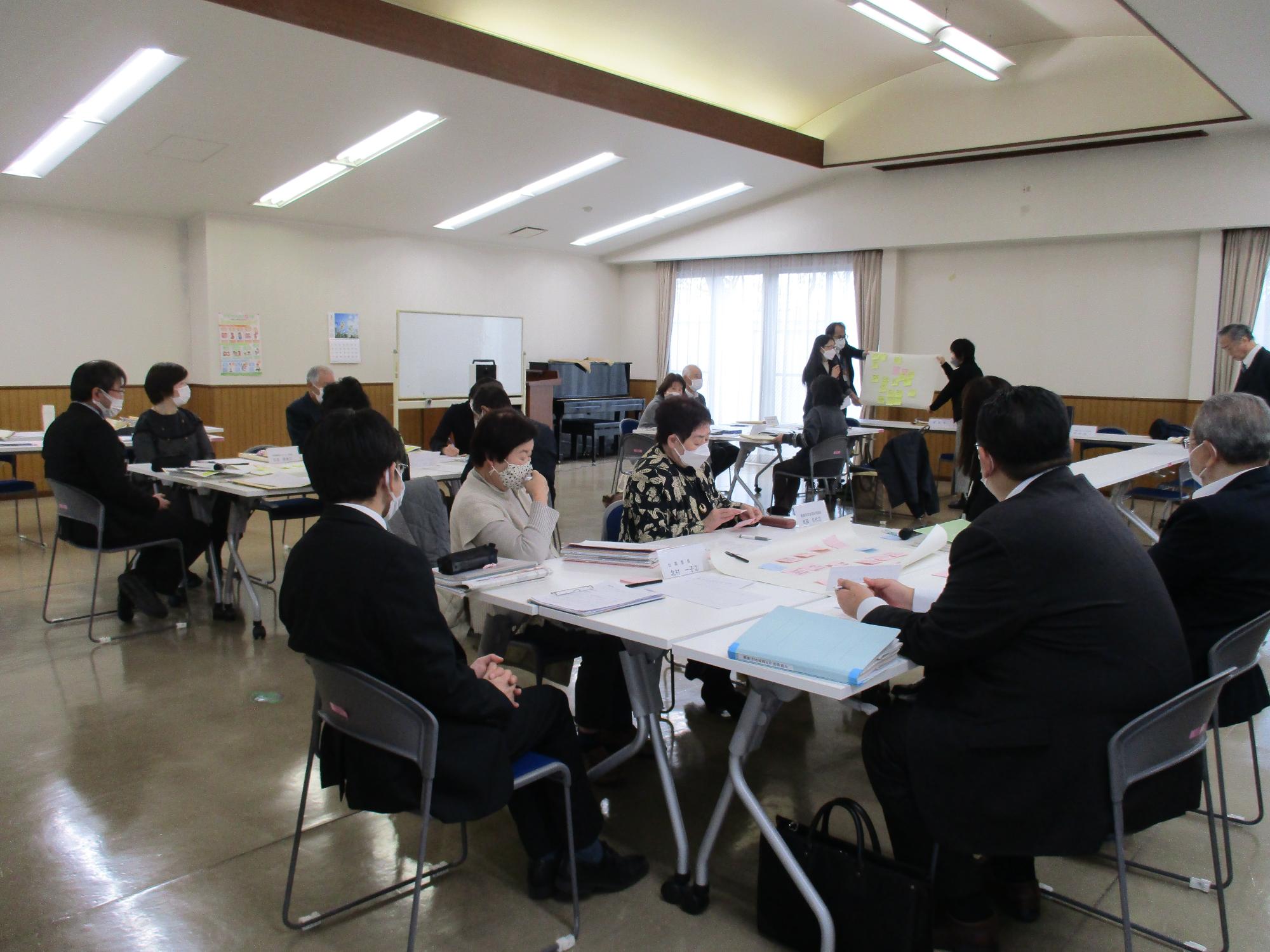 地域福祉計画委員会の様子