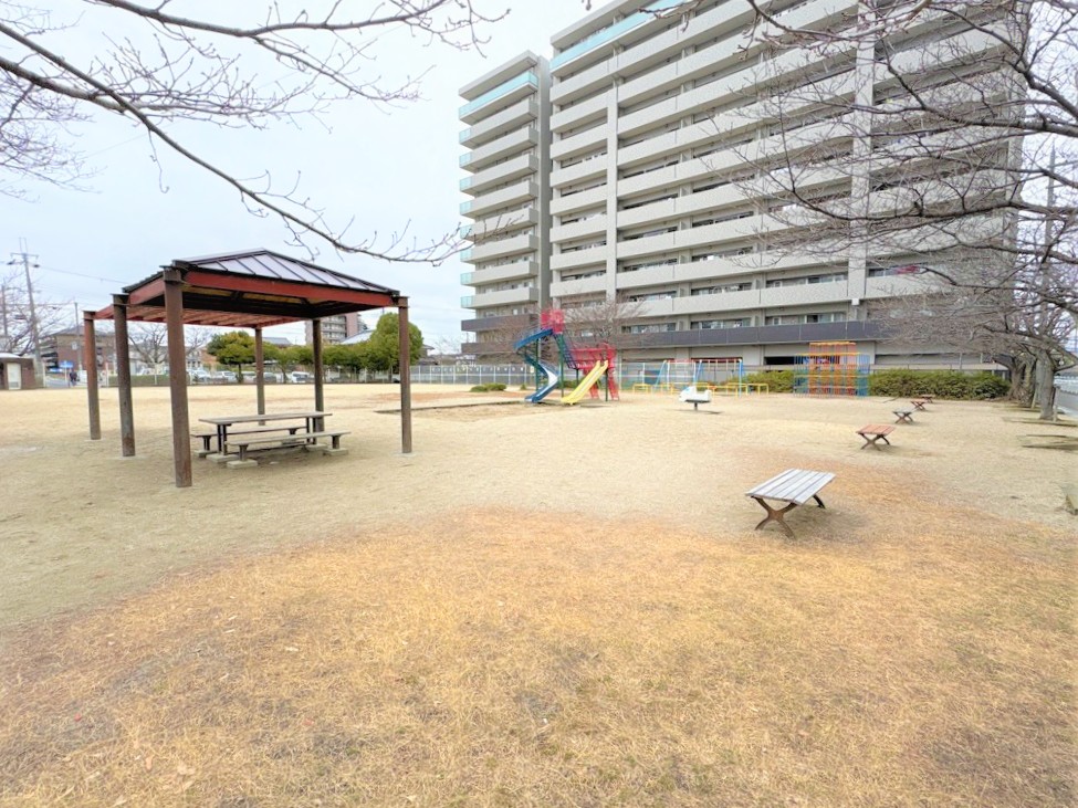 11.栗東駅前3号公園