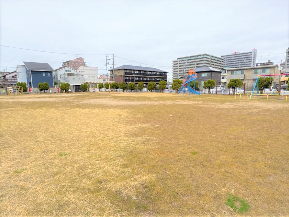 12.栗東駅前4号公園