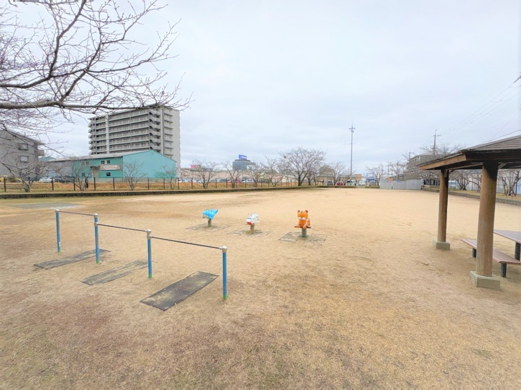 13.栗東駅前5号公園
