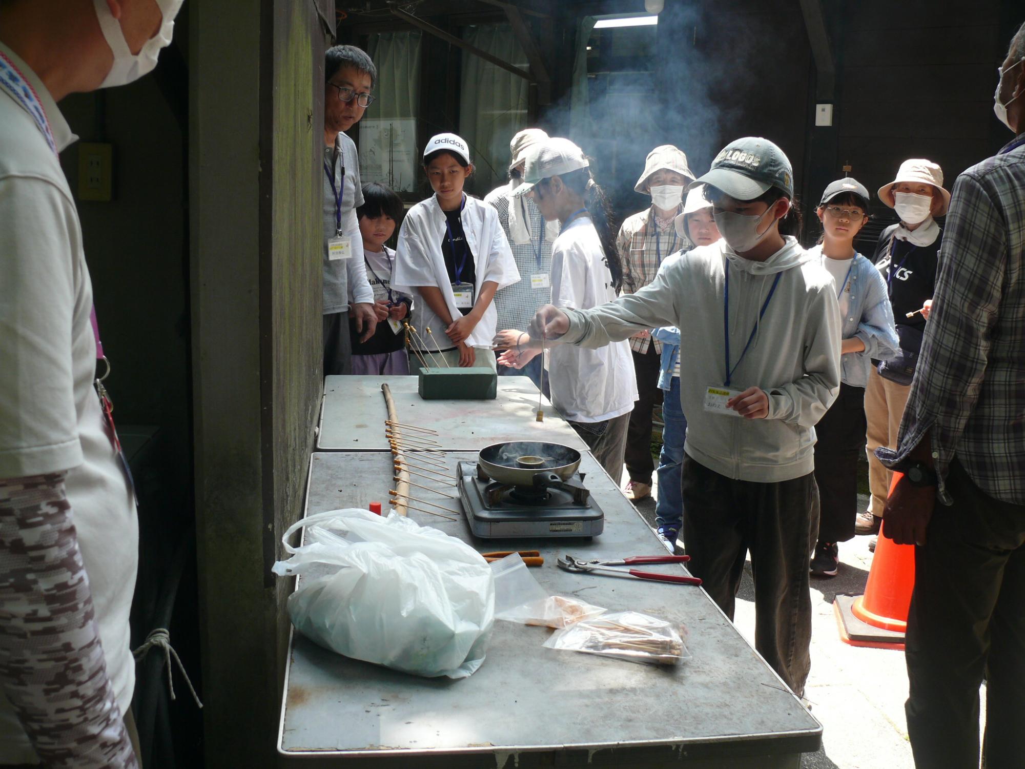 第2回松やにを溶かしているところ