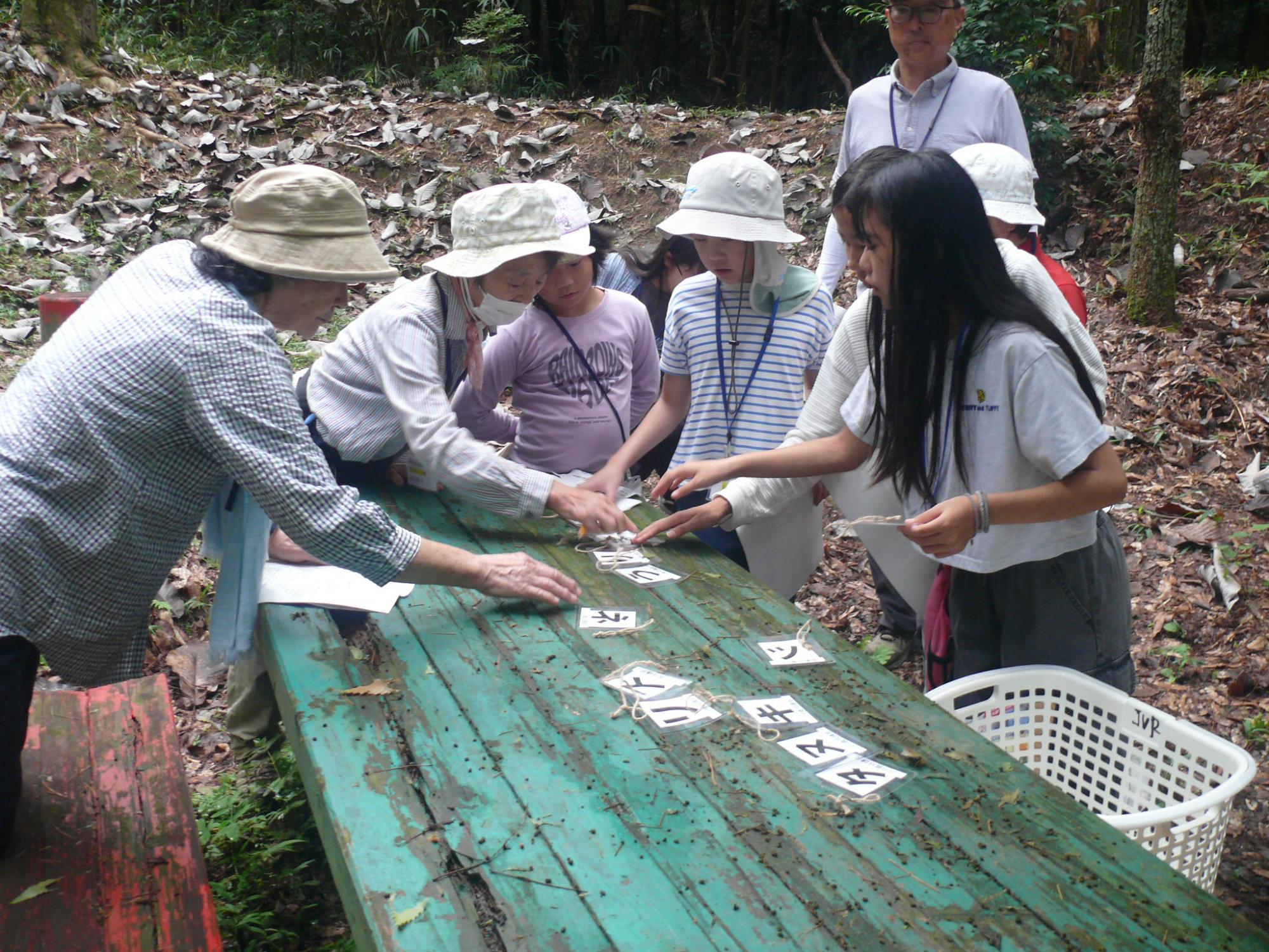 第4回クイズを解いているところ