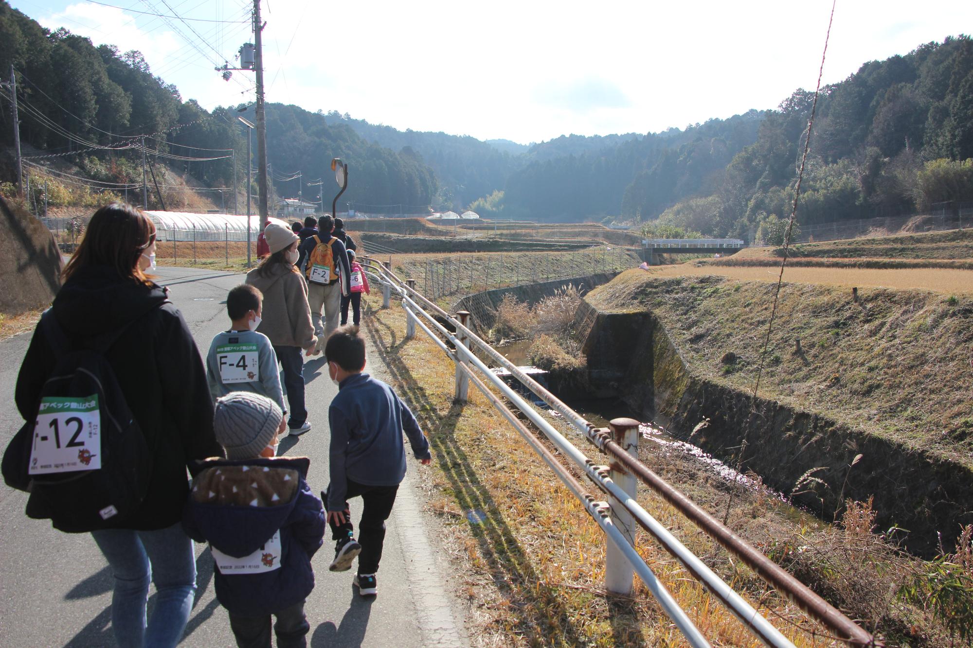 アベック登山川沿い