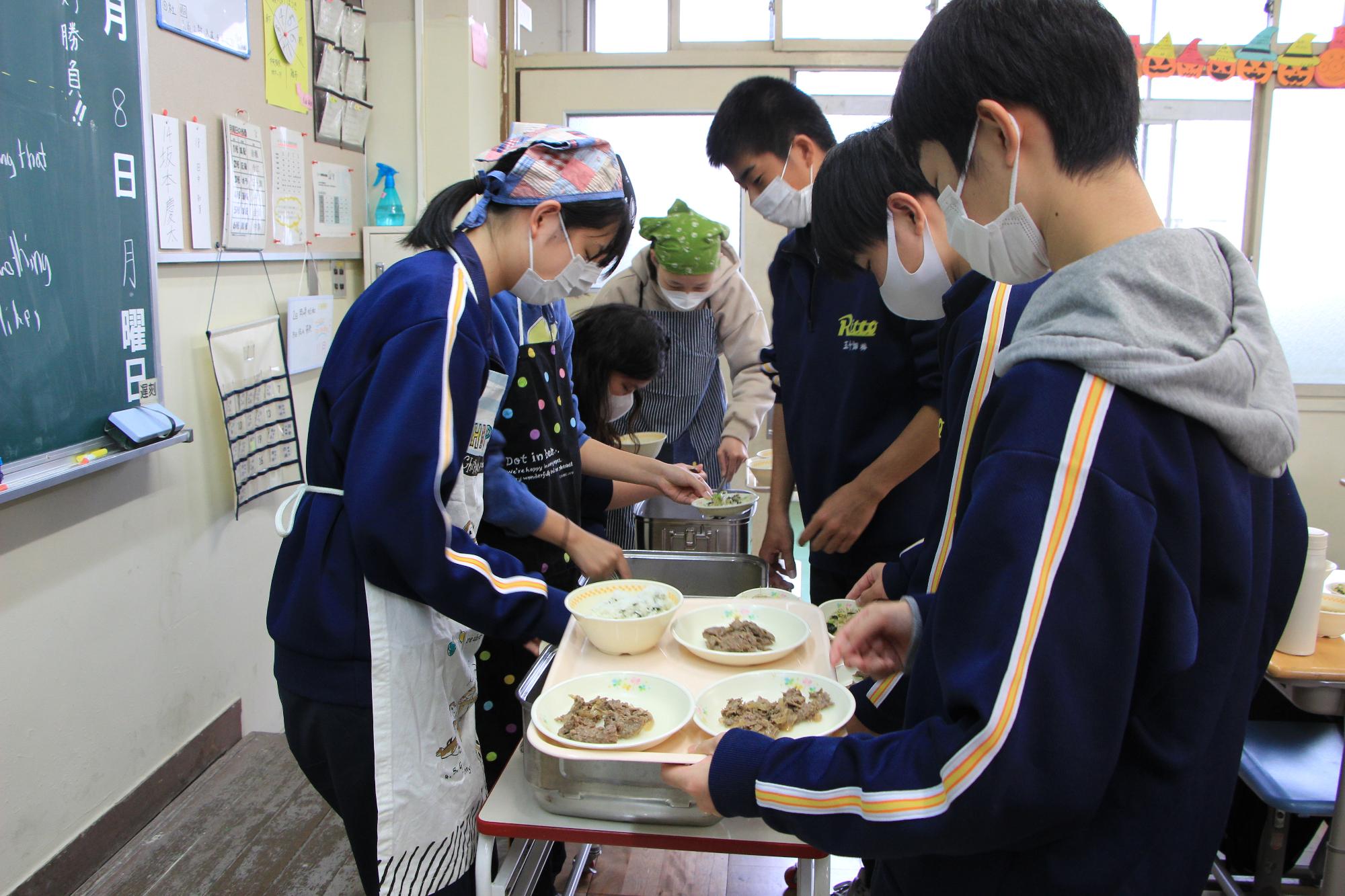 中学校給食準備