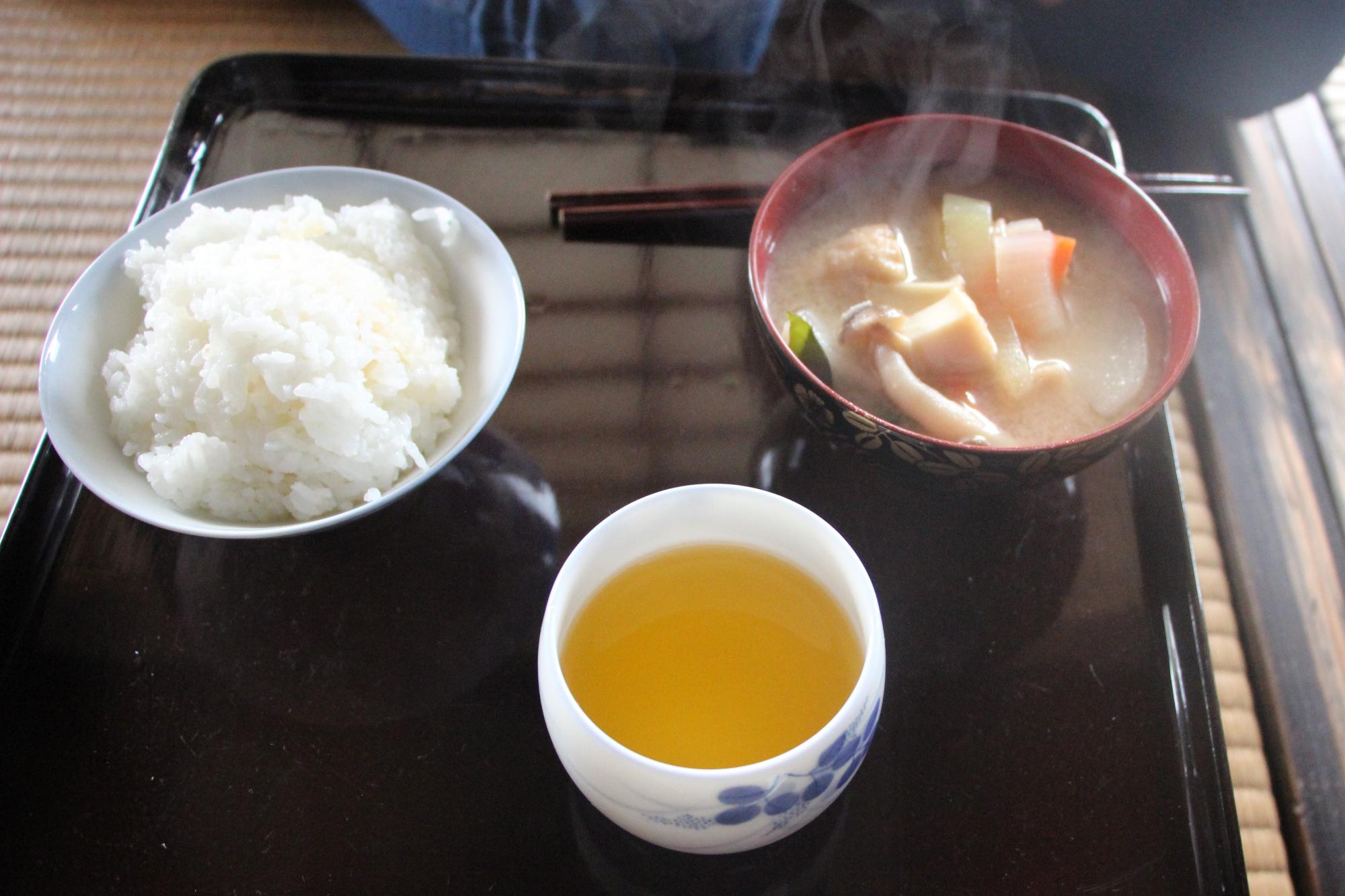 ご飯とみそ汁