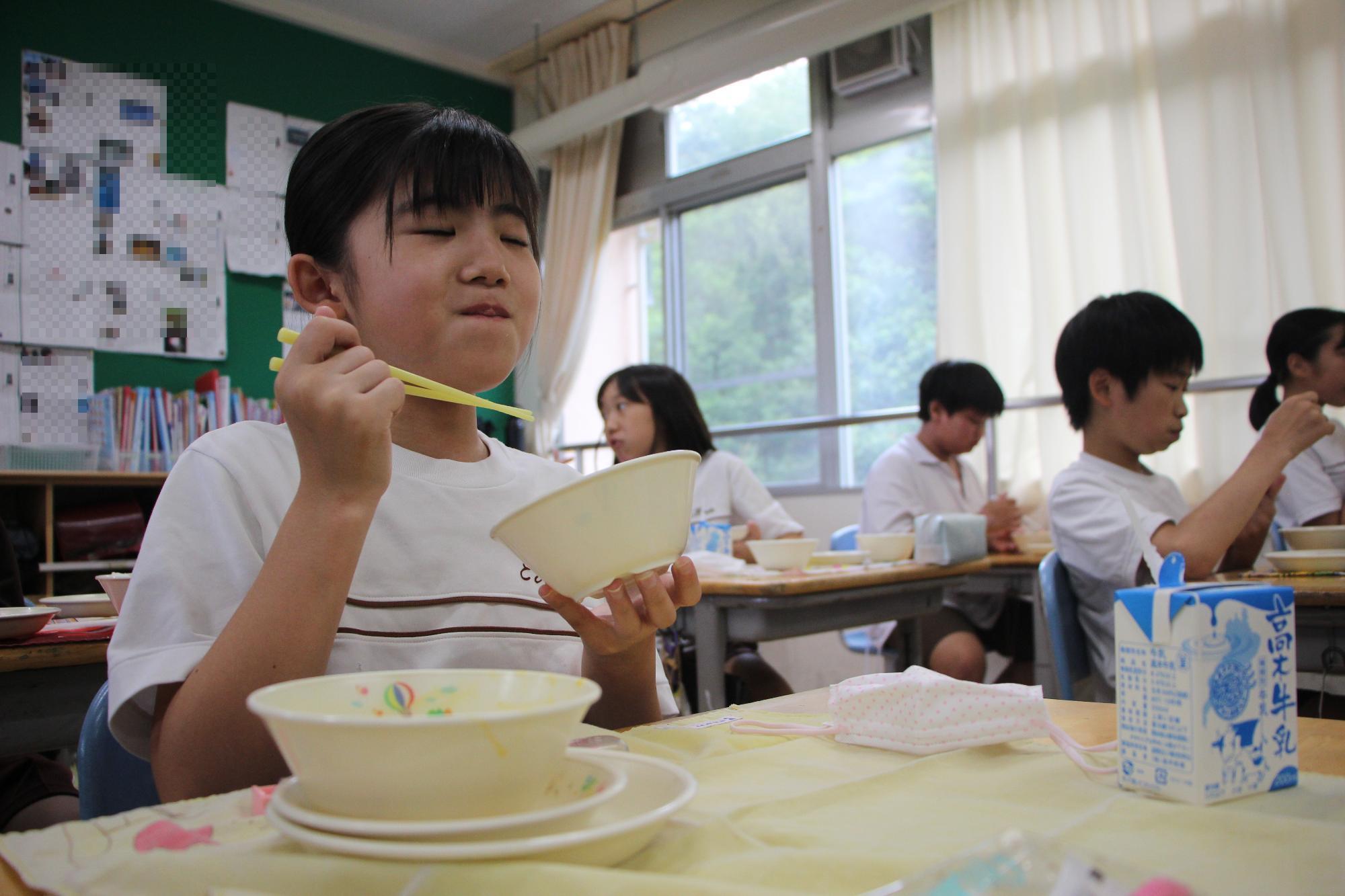 おいしい顔の子ども