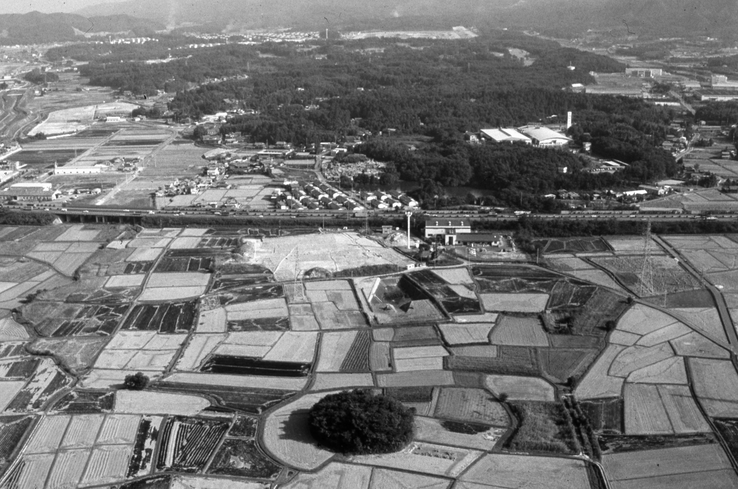 圃場整備前の岡遺跡周辺