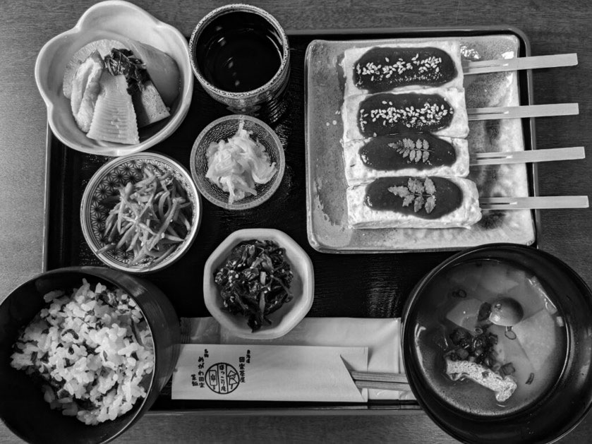 田楽茶屋ほっこり第の「ほっこり庵セット」（田楽豆腐と菜飯）